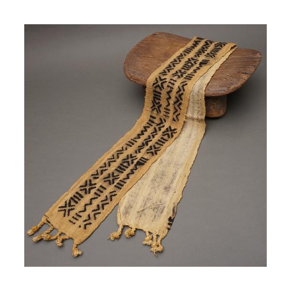 原産国:マリサイズ:長さ150cm　x　幅14cm(在庫が複数ございます。サイズは在庫の中の平均値です。手作りですので物により差があります。ご了承ください。)ガラマという葉から作る染料と泥で染めたマリ共和国の伝統的なコットン泥染帯です。テー...