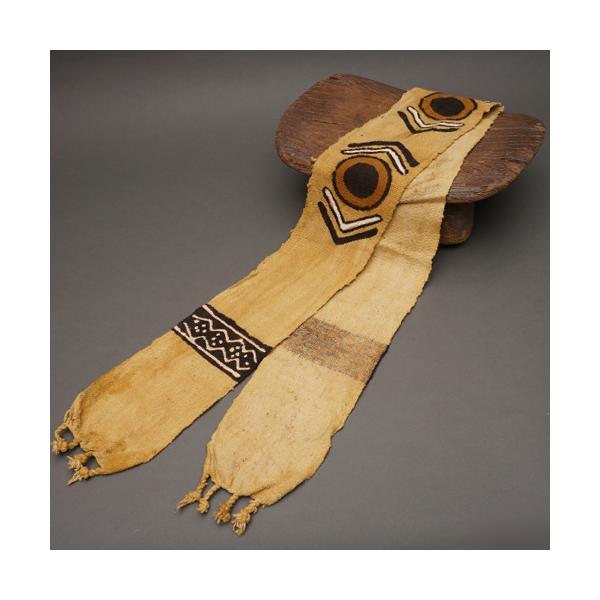 原産国:マリサイズ:長さ164cm　x　幅13cm(在庫が複数ございます。サイズは在庫の中の平均値です。手作りですので物により差があります。ご了承ください。)ガラマという葉から作る染料と泥で染めたマリ共和国の伝統的なコットン泥染帯です。テー...