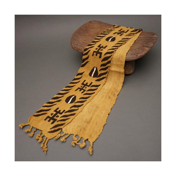 原産国:マリサイズ:長さ136cm　x　幅13cm(在庫が複数ございます。サイズは在庫の中の平均値です。手作りですので物により差があります。ご了承ください。)ガラマという葉から作る染料と泥で染めたマリ共和国の伝統的なコットン泥染帯です。テー...