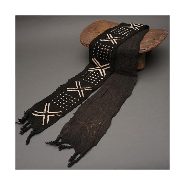 原産国:マリサイズ:長さ158cm　x　幅13cm(在庫が複数ございます。サイズは在庫の中の平均値です。手作りですので物により差があります。ご了承ください。)ガラマという葉から作る染料と泥で染めたマリ共和国の伝統的なコットン泥染帯です。テー...