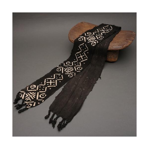 原産国:マリサイズ:長さ154cm　x　幅13cm(在庫が複数ございます。サイズは在庫の中の平均値です。手作りですので物により差があります。ご了承ください。)ガラマという葉から作る染料と泥で染めたマリ共和国の伝統的なコットン泥染帯です。テー...