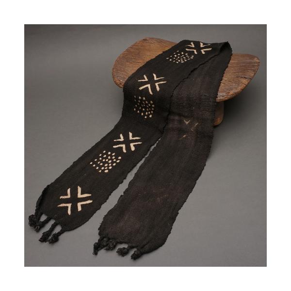 原産国:マリサイズ:長さ140cm　x　幅14cm(在庫が複数ございます。サイズは在庫の中の平均値です。手作りですので物により差があります。ご了承ください。)ガラマという葉から作る染料と泥で染めたマリ共和国の伝統的なコットン泥染帯です。テー...