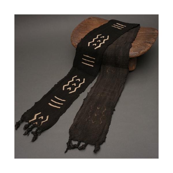 原産国:マリサイズ:長さ144cm　x　幅13cm(在庫が複数ございます。サイズは在庫の中の平均値です。手作りですので物により差があります。ご了承ください。)ガラマという葉から作る染料と泥で染めたマリ共和国の伝統的なコットン泥染帯です。テー...
