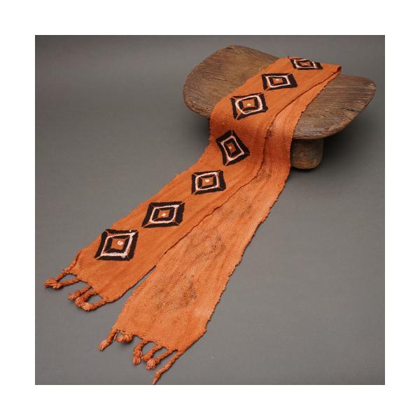 原産国:マリサイズ:長さ154cm　x　幅14cm(在庫が複数ございます。サイズは在庫の中の平均値です。手作りですので物により差があります。ご了承ください。)ガラマという葉から作る染料と泥で染めたマリ共和国の伝統的なコットン泥染帯です。テー...