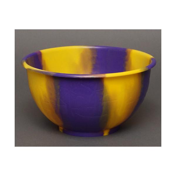 原産国:ブルキナファソサイズ:高さ約12mx径約23cmアフリカでよく使われるプラスチックのボウルです。カラフルで楽しいプラスチックの道具は、アフリカでは毎日フル稼働で活躍しています。軽くて使いやすい実用的な作りです。アフリカに行って見てき...