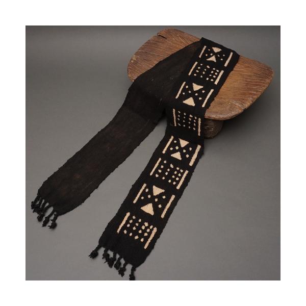 原産国:マリサイズ:長さ145cm　x　幅12cm※在庫が複数ございます。サイズは在庫の中の平均値です。手作りですので物により差があります。ご了承ください。マリ共和国の泥染め帯布「ボゴランフィニ」は、西アフリカに伝わる伝統的な染色技法によっ...