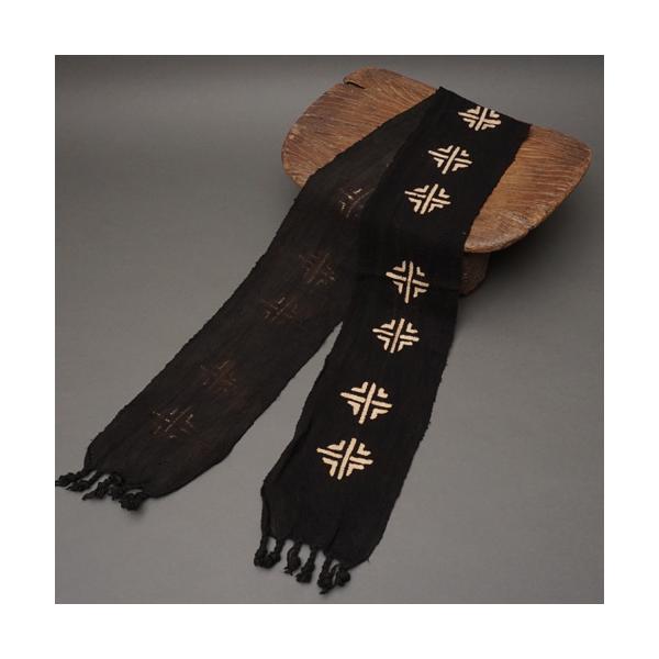 原産国:マリサイズ:長さ140cm　x　幅14cm※在庫が複数ございます。サイズは在庫の中の平均値です。手作りですので物により差があります。ご了承ください。マリ共和国の泥染め帯布「ボゴランフィニ」は、西アフリカに伝わる伝統的な染色技法によっ...