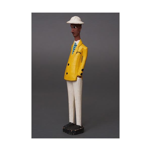原産国:コートジボワールサイズ:身長約21cmコートジボワールのコロン人形は、19〜20世紀の植民地時代に生まれた木彫人形です。ヨーロッパ人支配者を題材としながらも、肌の色や顔立ちはあえて現地と同じ黒褐色で表され、帽子や洋装、直立した姿勢に...