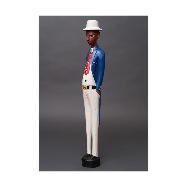 原産国:コートジボワールサイズ:身長約53cmコートジボワールのコロン人形は、19〜20世紀の植民地時代に生まれた木彫人形です。ヨーロッパ人支配者を題材としながらも、肌の色や顔立ちはあえて現地と同じ黒褐色で表され、帽子や洋装、直立した姿勢に...