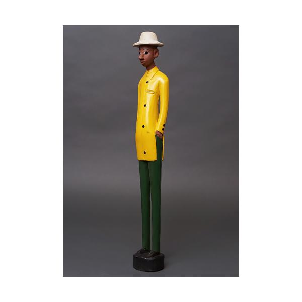 原産国:コートジボワールサイズ:身長約53cmコートジボワールのコロン人形は、19〜20世紀の植民地時代に生まれた木彫人形です。ヨーロッパ人支配者を題材としながらも、肌の色や顔立ちはあえて現地と同じ黒褐色で表され、帽子や洋装、直立した姿勢に...