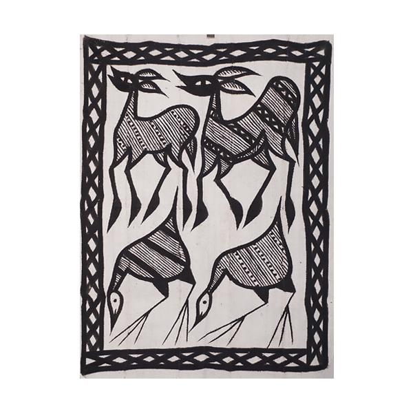 原産国:コートジボワールサイズ:92cm x 70cmコートジボワールの伝統的な布、コロゴです。セヌフォの人々に伝わる動物や精霊などが描かれています。ザックリとした厚手のコットンの帯布をつなぎ合わせています。