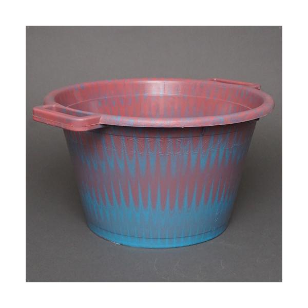 原産国:セネガルサイズ:高さ約20.5cmx径約35cmアフリカでよく使われるプラスチックの両手桶です。カラフルで楽しいプラスチックの道具は、アフリカでは毎日フル稼働で活躍しています。軽くて使いやすい実用的な作りです。アフリカに行って見てき...