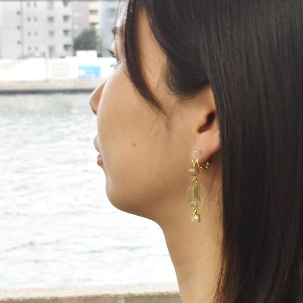 ☆❤️ チューリップ　フープピアス　ガラスビーズ　ピアス　イヤリング　ハンドメイド アクセサリーキット チューリップのイヤリング ゴールド ガラス ビーズ