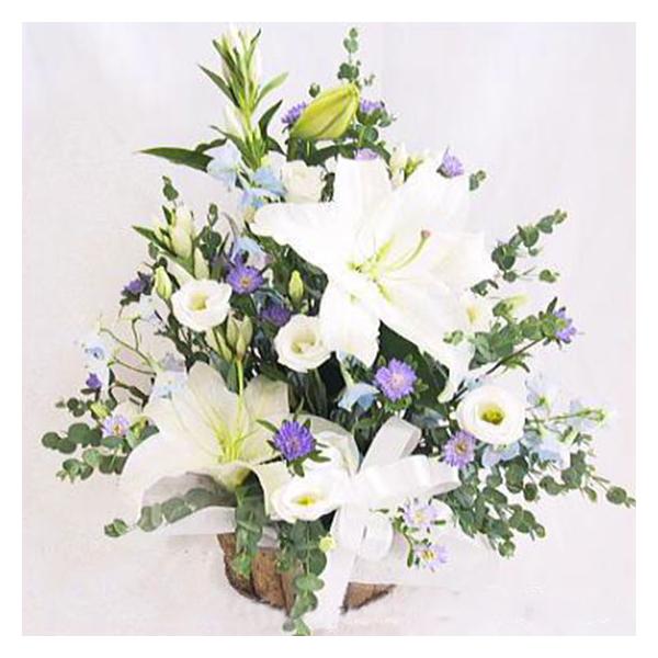 ホワイトを基調に紫を少し入れた定番カラーにちょっぴりブルーを加え個性をプラスしたアレンジメント。追悼の意を表す大切なお花は定番デザインで失礼のないように配慮してお作りします。■配送について送料無料※北海道・秋田・青森・岩手・沖縄・離島へのお...