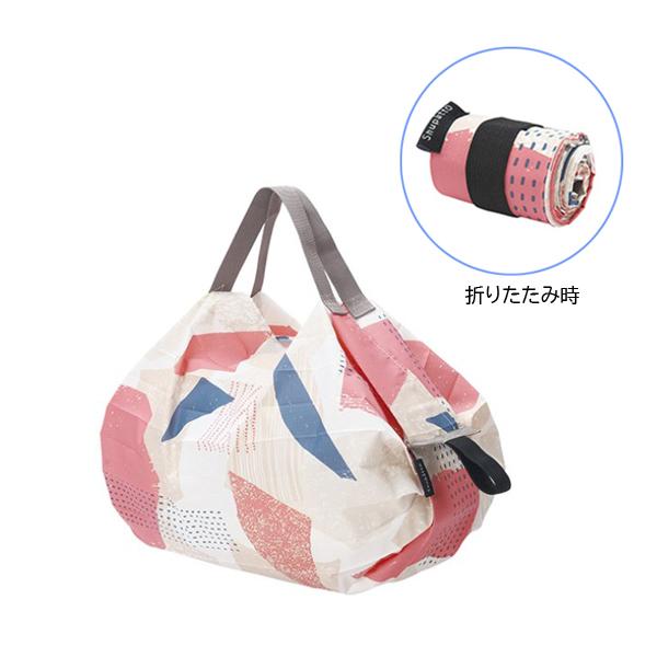 ポケットに入るミニサイズ！ポケットやミニバッグにも入り、丸めた後も持ち運びやすいコンパクトサイズです。500mLペットボトル6本が入るサイズです。底マチフリー構造のため、底面が広いお弁当も入れられます。【注意事項】※「ゆうパケット」でのお届...