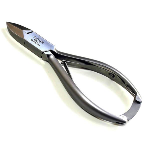 【商品説明】ドイツ・ゾーリンゲンで製造されたステンレス製の爪切りニッパーです。左右のハンドルの結合方法はボックスジョイントと呼ばれ、ほぼ半永久的にガタツキが起きません。ハンドル部分はスモーク仕上げになっており滑りにくく手にしっくりと馴染みま...