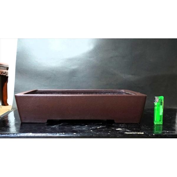 【山秋、松泉焼】　切立長方鉢です。海外にも広がる盆栽愛好家たちから、高く評価される常滑の盆栽鉢。山秋製陶所の鉢も多くの人たちから愛されながら、現在は製陶終了となっています。　紫泥仕立ての土目がとても良く、重量感があり松柏盆栽に最適です。　キ...