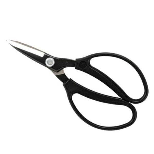 使いやすく軽量タイプの園芸用の万能のはさみです。ハンドルは手に優しいエマストラーグリップを使用。鋭い切れ味の本刃付です。切断能力　刃元で約８ミリ全長　１９５ｍｍ　重さ１２４ｇ安心の新潟三条製です。
