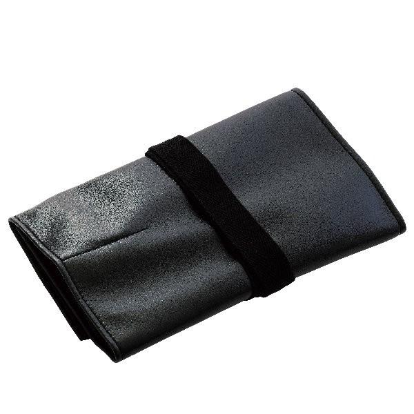 盆栽道具を5〜6点収納するために適したビニールレザー製のケースです。道具同士が直接ぶつからないように幕があります。サイズ440x245mm　