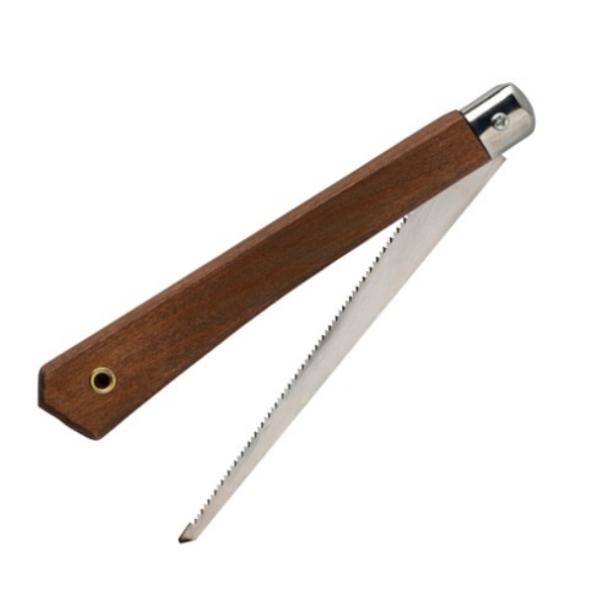 携帯に便利な折込式の盆栽鋸です。ハサミなどで切れない枝落しに最適です。全体に細身ですの狭いところにも使えます。全長　約３２０ｍｍ　折りたたんだ状態で約１７０ｍｍ刃の長さ　呼び寸法１５０ｍｍ　実際の刃の長さ１２０ｍｍ重さ　約４３ｇ材質　ＳＫ５...