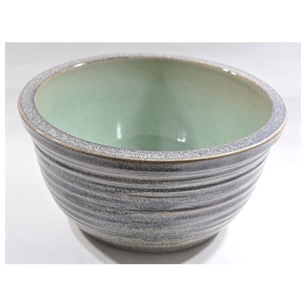 シンプルな柄の13号サイズの陶器鉢 [睡蓮鉢 めだか鉢］天目ひねり水鉢 13号サイズ水面に花開く美しい睡蓮(すいれん)の花と葉の緑がきわだつ、シンプルな柄の13号サイズの陶器鉢です。主役の花をひきたてる落ち着いた雰囲気、波打つ光沢のある淡い...