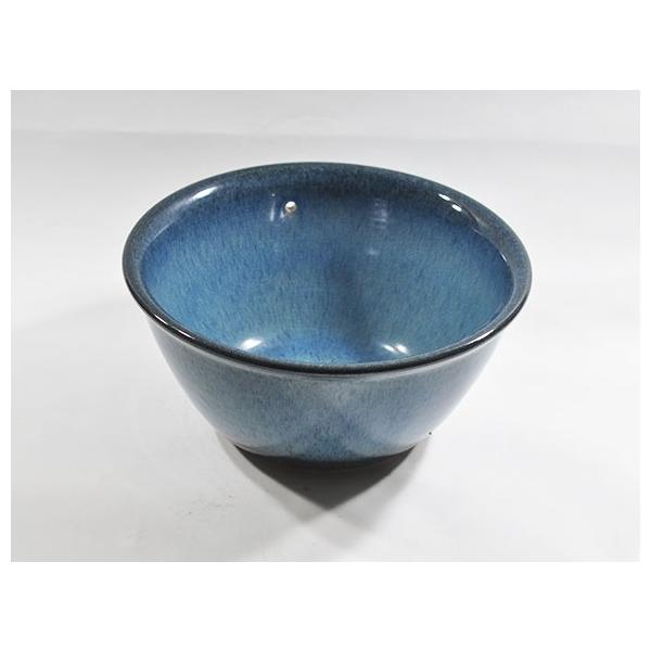 ブルーのコントラストが絶妙な鉢です。 [睡蓮鉢 めだか鉢］信楽焼 めだか鉢ブルー斑点 10号サイズブルーのコントラストが絶妙です。上部には雨天時などの増水でメダカが流出するのを軽減するための排水穴が開いています。眺めているとどこか大空を感じ...