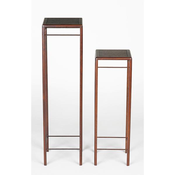 サイズ：左から正方高卓（大）：一辺12cm高45cm正方高卓（中）：一辺11cm高35cm商品説明　盆栽卓の販売・製造指導を手掛けて30余年のノウハウを注ぎ込んで「丈夫で長持ち、そして手頃な価格」をモットーに開発したオリジナル盆栽卓シリーズ...