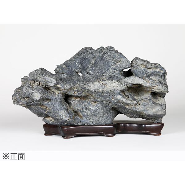 サイズ：間口39cm奥行24.5cm高23cm商品解説　別名「千軒石」とも呼ばれ、北海道の松前半島で産する水成石です。石質が堅く、凹凸が激しくジャグレが無数にあるのが特徴です。この石もその特徴を存分に見せる変化に富んだ凹凸が魅力で洞窟を見せ...