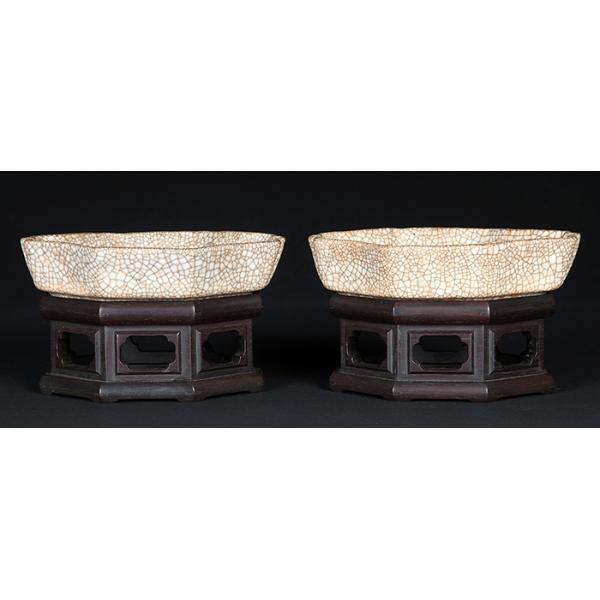 サイズ：左：16.5×11.7×3.8cm 右：16.8×11.8×４cm商品解説　饒州（にょじゅう）窯は中国・唐代まで歴史を遡ることができる古窯。宋代には御用窯として隆盛を極め、景徳鎮窯へと伝統が受け継がれた。白磁風の作品を多く輩出し、本...