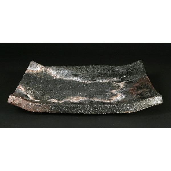 サイズ：一辺40.5cm高3.5cm商品解説　高木盆栽美術館旧蔵品。相当な高温で焼成した陶板で、炎が描き出した文様がそのまま味となっています。古さも素晴らしく、使うには申し分のない逸品です。側面に軽微なカマ傷はありますが保存状態は良好です。...