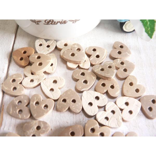 新品素材：ココナッツ＊ココナッツボタンは、いびつ感なども味わいとする特徴があります。ご了承の上ご購入ください。【サイズ】10mm★色柄のあるものは、アソートになりますので、柄はお選びいただけません。　お写真ない柄が入る場合もございます♪☆海...