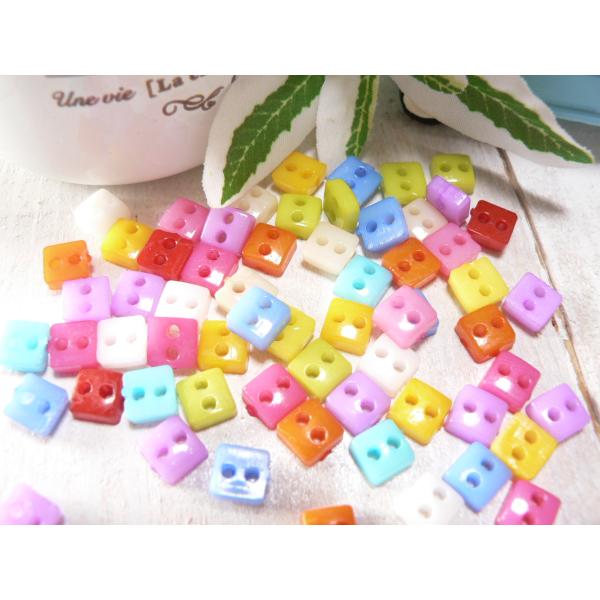 素材：プラスチック【サイズ】最大部分：6mm*色・柄のあるのものは、アソートとなります。配分などをお選びいただけません。：お写真にない色味が入ることもあります。☆海外輸入品のため、多少作りが雑な場合(色むら、バリ、個体差など）がございますの...