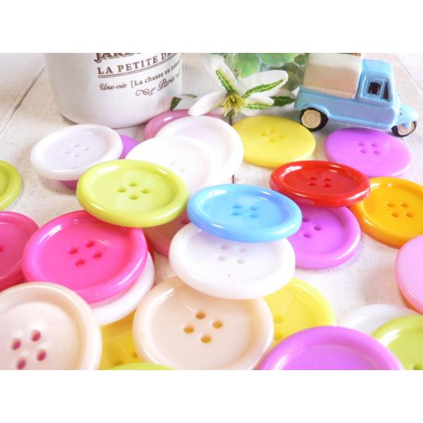 新品素材：プラスチック【サイズ】30mmアソートになりますのでお色は選べません。お写真にない色が含まれる場合がございます♪(注)　こちらは、通常よりバリがある場合があります。お子さんの洋服などに使用する場合はご注意ください・・・(^_-)-...