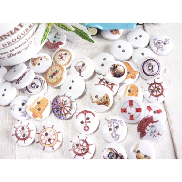 木のボタン　ナチュラル　マリン　マリーン　海のボタン　アソート　8個新品素材：ウッド【サイズ】直径 15mm★色柄のあるものは、アソートになりますので、柄はお選びいただけません。　お写真ない柄が入る場合もございます♪☆海外輸入品のため、色む...