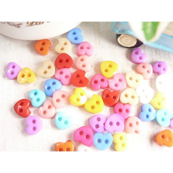 素材：プラスチック【サイズ】最大部分：6mm*色・柄のあるのものは、アソートとなります。配分などをお選びいただけません。：お写真にない色味が入ることもあります。☆海外輸入品のため、多少作りが雑な場合(色むら、バリ、個体差など）がございますの...