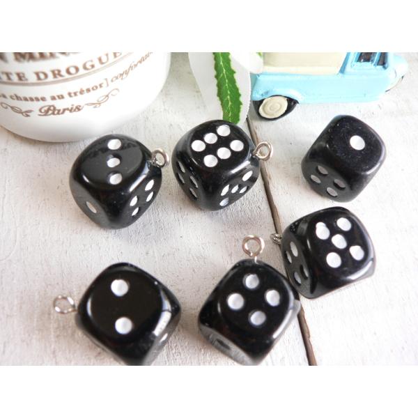 ダイスチャーム　3個　DIY ハンドメイド　素材　チャーム　汚れあり 楽天市場】チャーム ダイス 3個組 さいころ サイコロ 真鍮 装飾