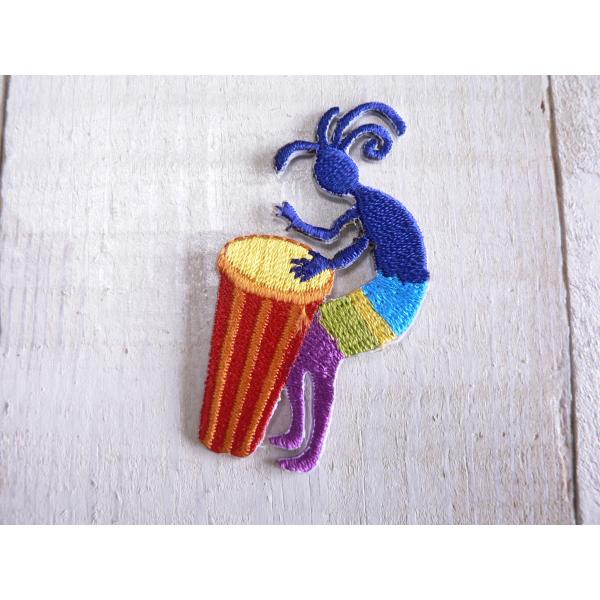 アイロン貼り付けタイプのワッペンです。【サイズ】5.8×3cm実測のため、多少の誤差はご了承ください。※注意※輸入品のため、小さなほつれや、糸の縫い込などが見られる場合がございます。アイロンで貼れますが、生地やロットによってはうまく貼れなか...