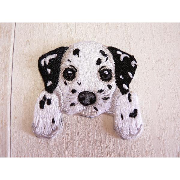 アイロン貼り付けタイプのワッペンです。入園、入学の準備にいかがでしょうか？【サイズ】約4.0cm×約4.5cm実測のため、多少の誤差はご了承ください。※注意※輸入品のため、小さなほつれや、糸の縫い込などが見られる場合がございます。アイロンで...