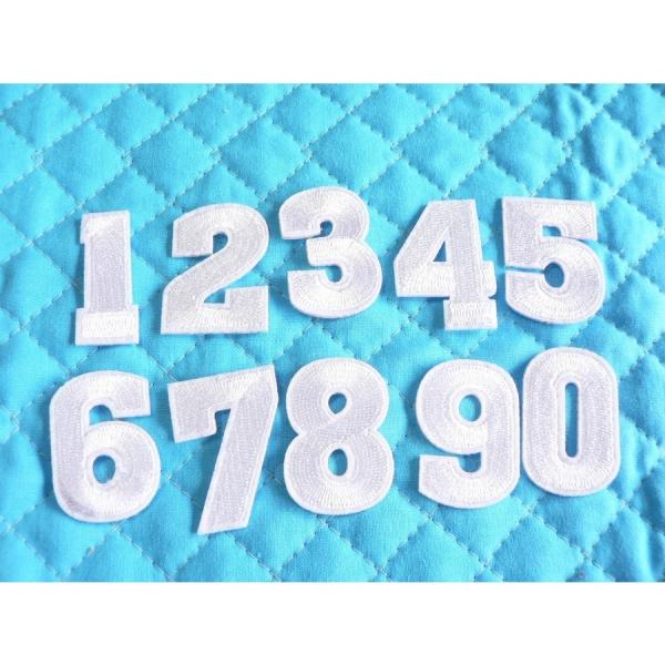 小さめの数字ワッペンです♪アイロン貼り付けタイプ♪【サイズ】縦：約3.6ｃｍ（数字によって多少上下します）※注意※輸入品のため、小さなほつれや、糸の縫い込などが見られる場合がございます。こちらの商品は、「クリックポスト」での発送となります。...