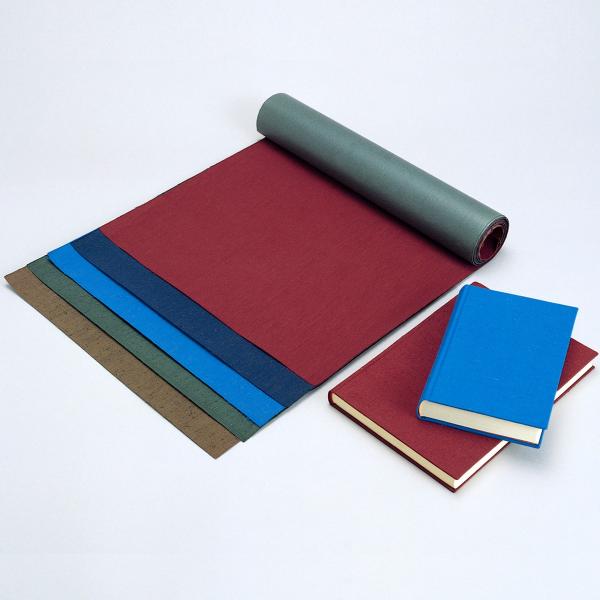 絹綾織りつむぎの裏打ち済み 装幀布 です。少し光沢があり、折すじが入っている落ち着いた印象のあるクロス。丈夫な絹綾織りつむぎで巻きグセも少なく、さらに面倒な裏打ちも加工済ですので、洋本・和本・帙（ちつ・和本用収納ケース）など様々な表紙の装幀...