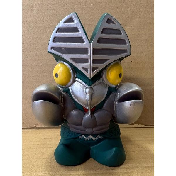 ウルトラマン バルタン星人 ソフトビニール製貯金箱　円谷プロ　ソフビ　約9.5×7.5×12センチ　昭和レトロ