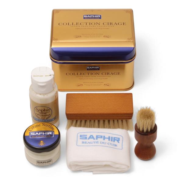 サフィール ミニJARセットは、おしゃれな缶ケースの中に、一通りのお手入れができるミニサイズのケア用品がセットになって入っています。セット内容は、汚れ落しローション、栄養・補色効果の高いファインクリーム（ニュートラル）、磨き用の豚毛ブラシ、...