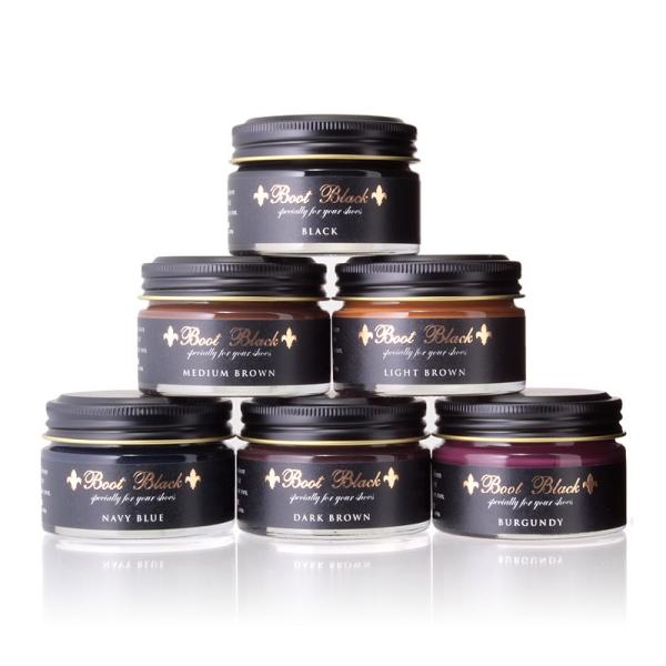 スムースレザー（表革）に栄養と潤い、光沢をバランスよく与える靴クリームです。伸びがよく滑らかな使い心地。極細粒子のクリームが革の表面の凹凸に合わせてのるので、革本来の陰影を残し、深みのある色を引き出せます。着色力も高いので、傷や擦れが気にな...