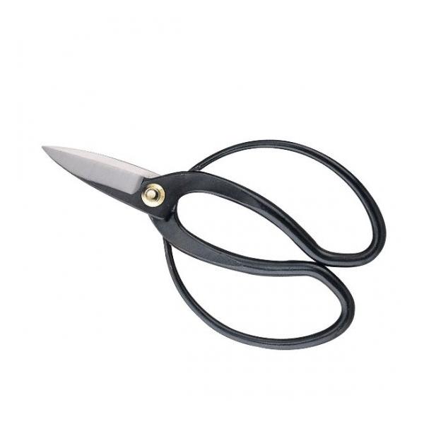 喜久和 道人印木鋏 1071 /Garden shears一般的な大久保型植木鋏です。お手頃な価格ですが日本製です。国外にも多く輸出しています。鋼はＳ５８Ｃ全長　約１８０ｍｍ重さ　約２０５ｇ 安心の喜久和ブランド！日本製です