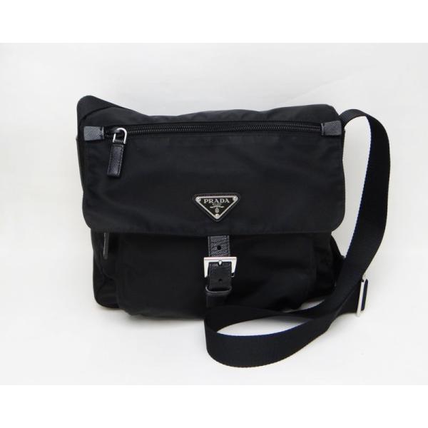 PRADA（プラダ） ナイロン ショルダーバッグ ブラック×三角プレート
