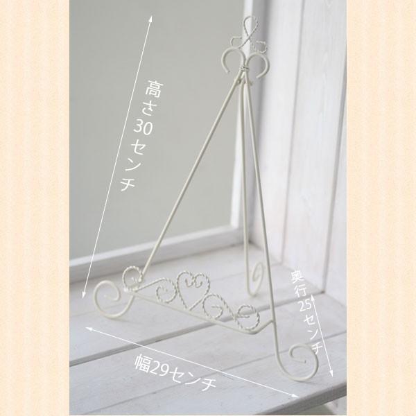 このスタンドがあれば、リースをどこにでも置けます。壁やドアに飾るリースもステキですが、スタンドに立てたらアレンジみたいでステキですね♪直径25〜30cm位のリースを飾りたい方へオススメ。※リース（送料無料対象の場合のみ）と一緒に購入された場...