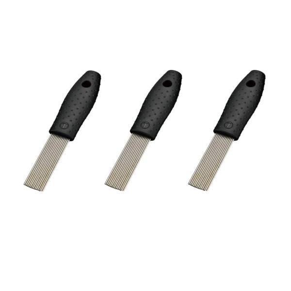 フレキシブルスケロはパイプなどの曲面にもピタっとなじむ柔軟性のあるワイヤーブレードを採用。そのため、浮いた塗膜や浮き錆のケレン、溶接スラグやスパッタ除去にも活躍します。変幻自在のNEWスケロだから、平面の塗膜の粗削りにも有効です。ワイヤー軸...