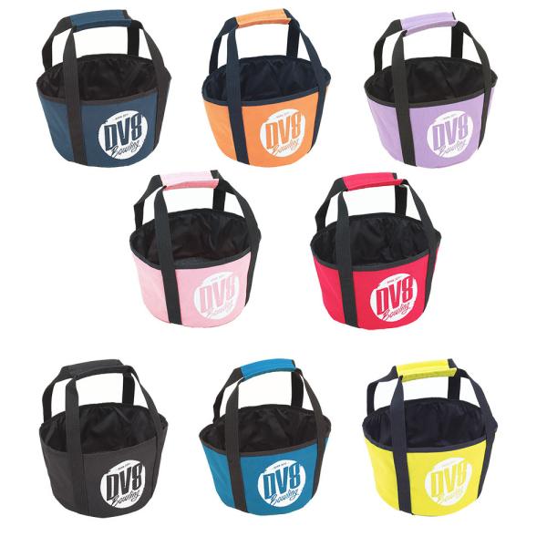 大勢のボウラーが参加する競技大会などでは、ボールリターンがマイボールで一杯になりがちです。そんなときのために、ボールベースの代用やレーン移動時の持ち運びを想定して商品化したのが、この「バケツバッグ」です。 バッグの中にはボールをシッカリ安定...