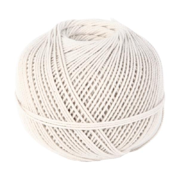 【商品名】綿糸（たこ糸)玉巻 約180ｇ巻【素材】綿【用途】焼豚、煮豚、ローストビーフなどの料理用 。また、手芸、工芸、たこ糸、マクラメ、縛り糸など各種用途に使用されております。【サイズ】8号:太さ約1.2ｍｍ　    長さ約190ｍ/1巻...