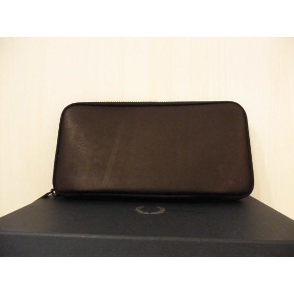 FRED PERRY �i�t���b�h�y���[�j  ZIP AROUND LEATHER PURSE  �i�u���b�N�j�@�iF19828/07)
